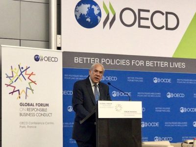 Bilde av OECDs Generalsekretær på talerstol