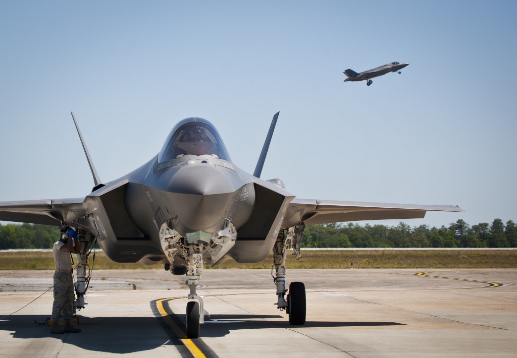 Det var under et treningsoppdrag her på Eglin Air Force Base i Florida i juni at brannen oppstod.