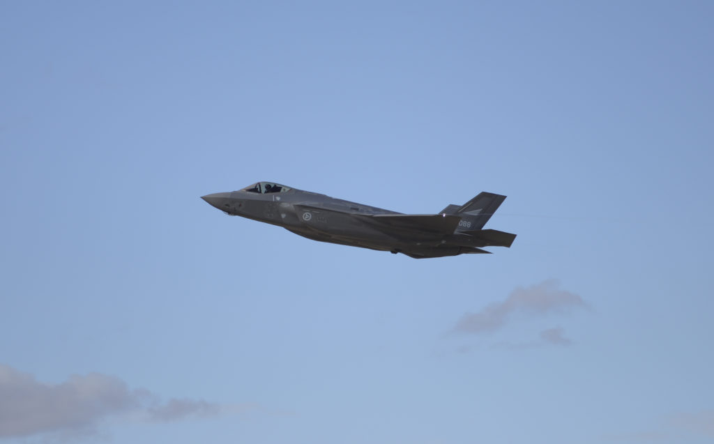 Her tar den første norske F-35-flygeren major Morten Hanche av i et norsk F-35 i desember 2015. Hanche vil lede den norske operative testingen av flyet i Norge fra 2018.