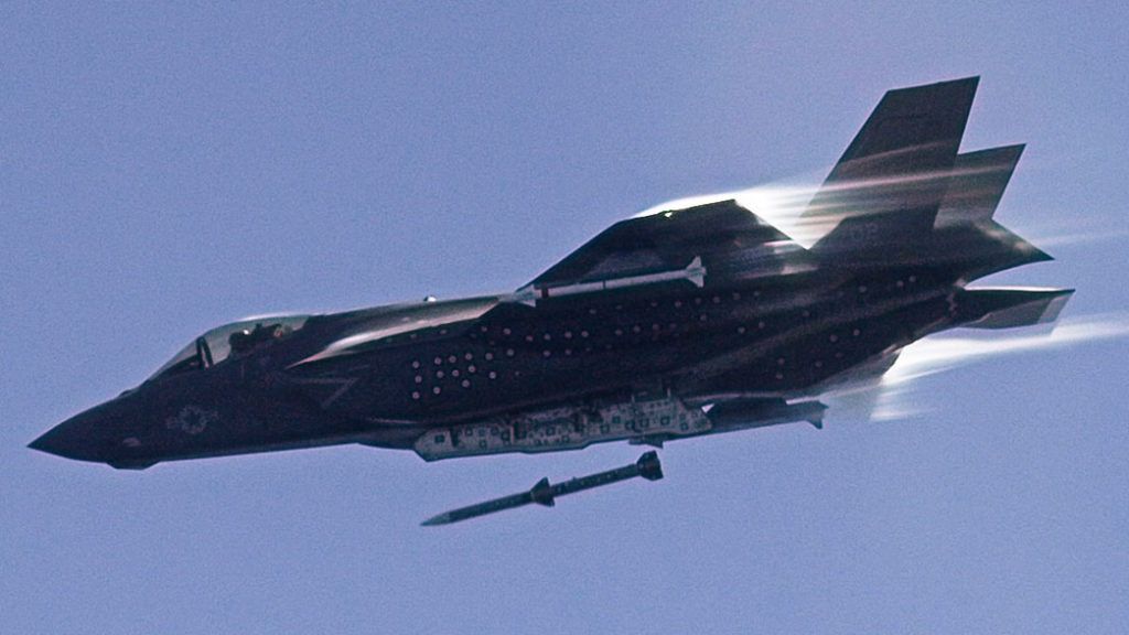 Innholdet i de årlige testrapportene for F-35 fremstilles ofte som "slakt" av flyet. Morten Hanche peker her på eksempler fra F-16 og andre tidligere fly som gir et litt annet bilde. Foto: USAF